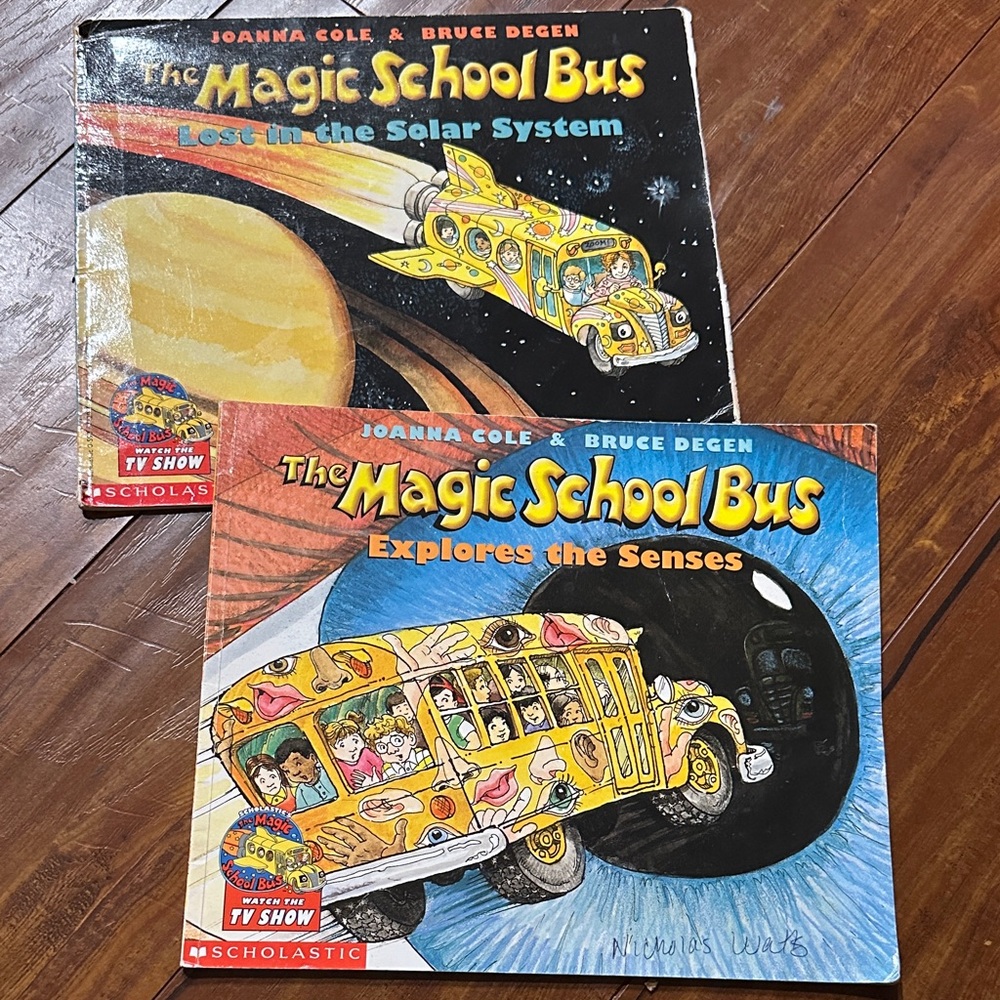 Vintage Magic School Bus Books Lot Solar System & Explores the Senses